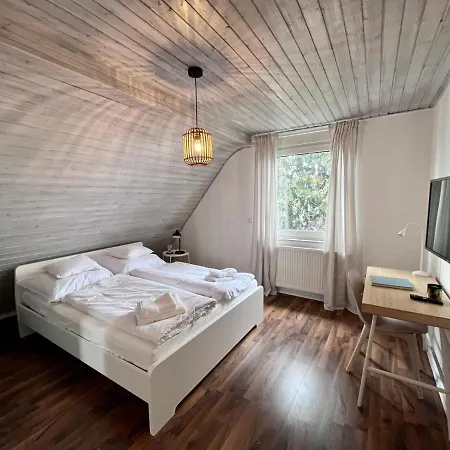 Homestay Schoenes In Gepflegter - 1 *